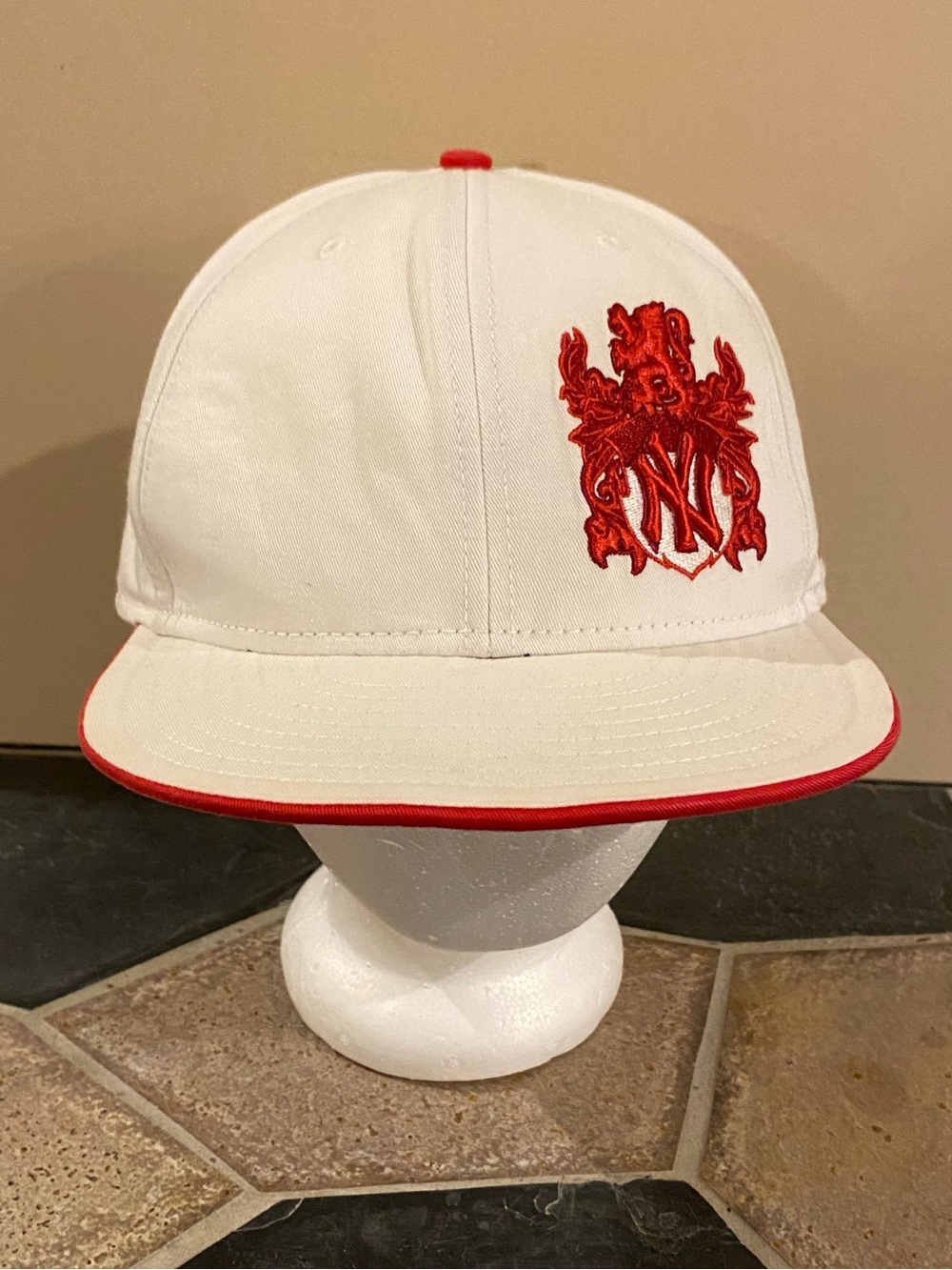 Y2K NY Yankees New Era 59FIFTY Gothic Crest Hat Cap White Red Size 7 5/8